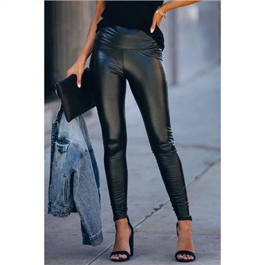 Legging preta de couro sintético de cintura alta