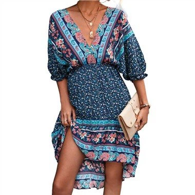 Vestido azul floral estampado boêmio com decote em V